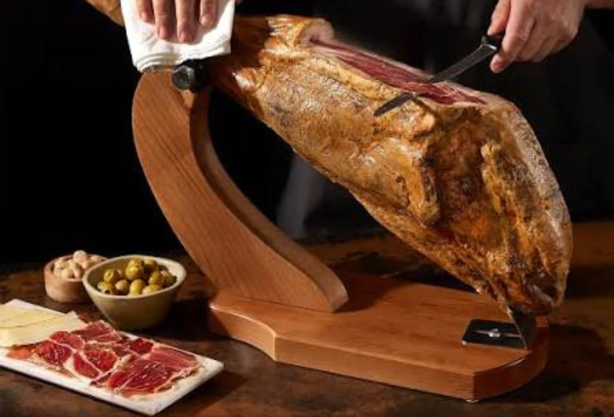Mengenal Ham Iberico, Salah Satu Makanan Termahal di Dunia