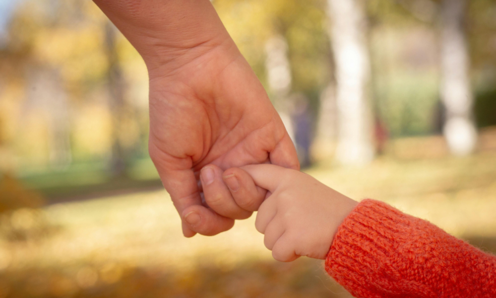 Mengenal Secure Attachment, Bekal Anak untuk Tumbuh Mandiri