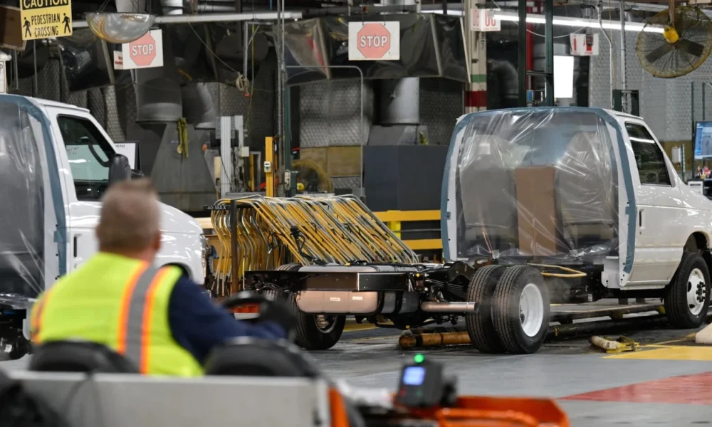 Menyesal Andalkan AI, Ford Rekrut Lagi Ratusan Karyawan