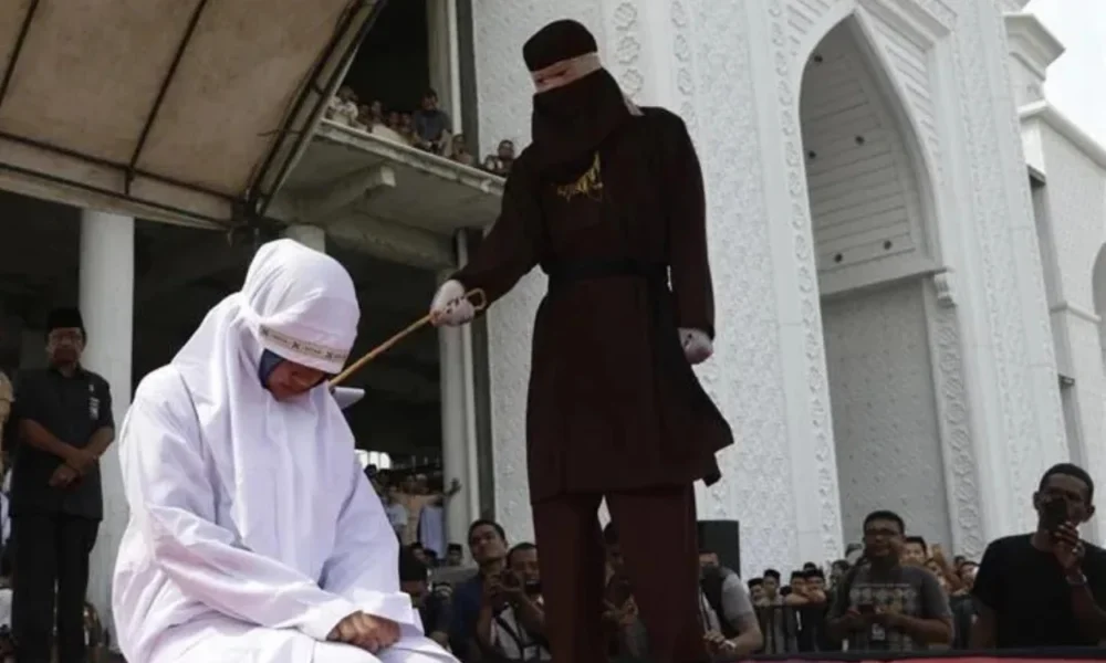 Mesum saat Live TikTok, Sepasang Kekasih Dihukum Cambuk di Aceh