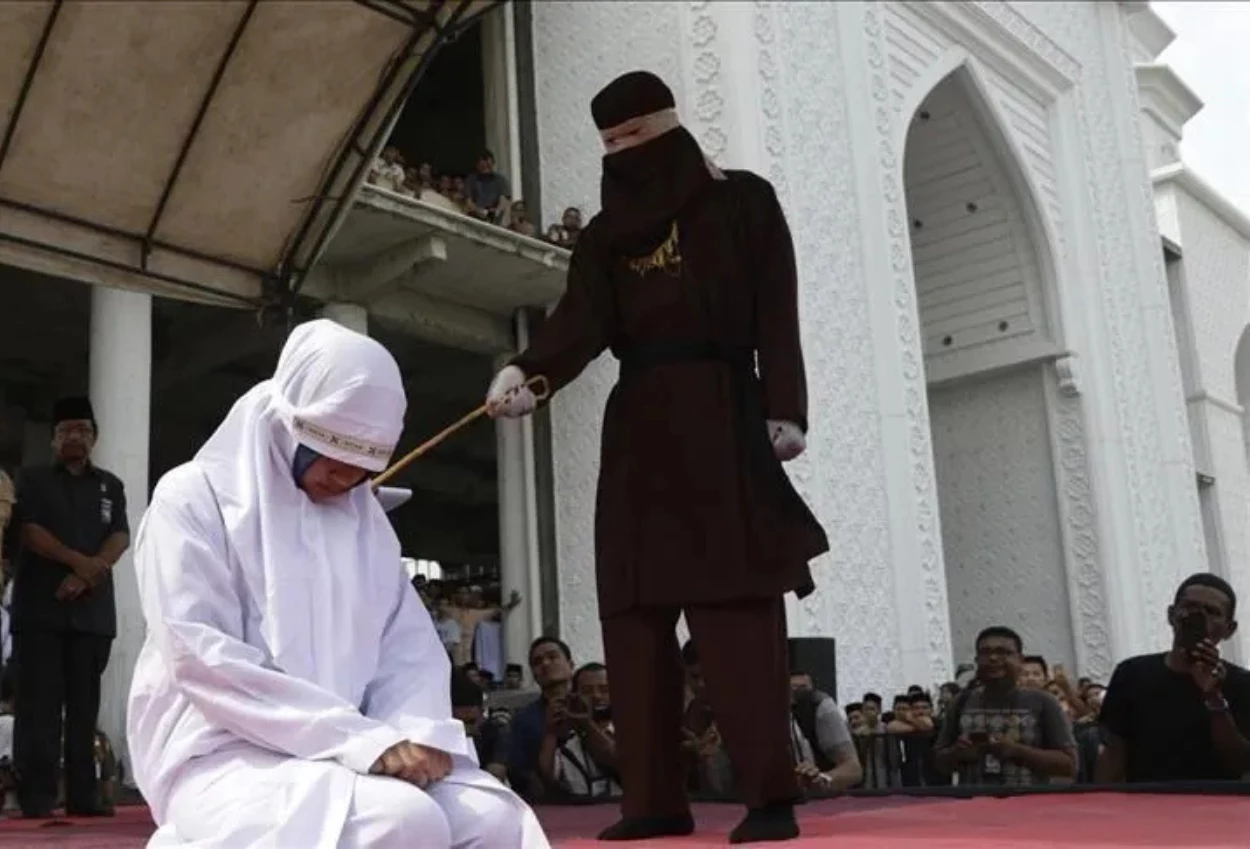 Mesum saat Live TikTok, Sepasang Kekasih Dihukum Cambuk di Aceh