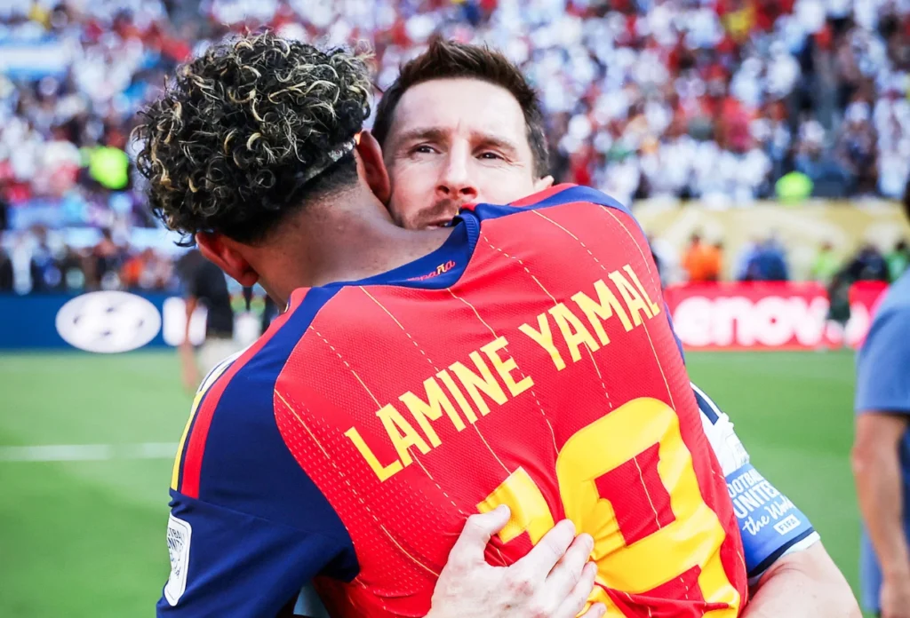 Momen Lamine Yamal Peluk Lionel Messi