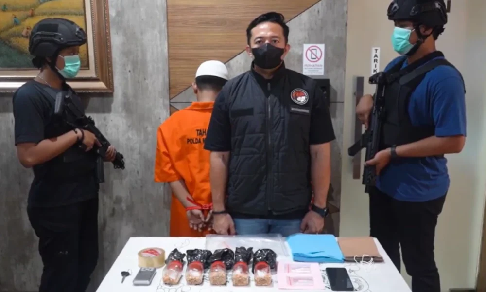 Polda Metro Bongkar Penyelundupan Sabu dalam Pakan Burung di Bekasi