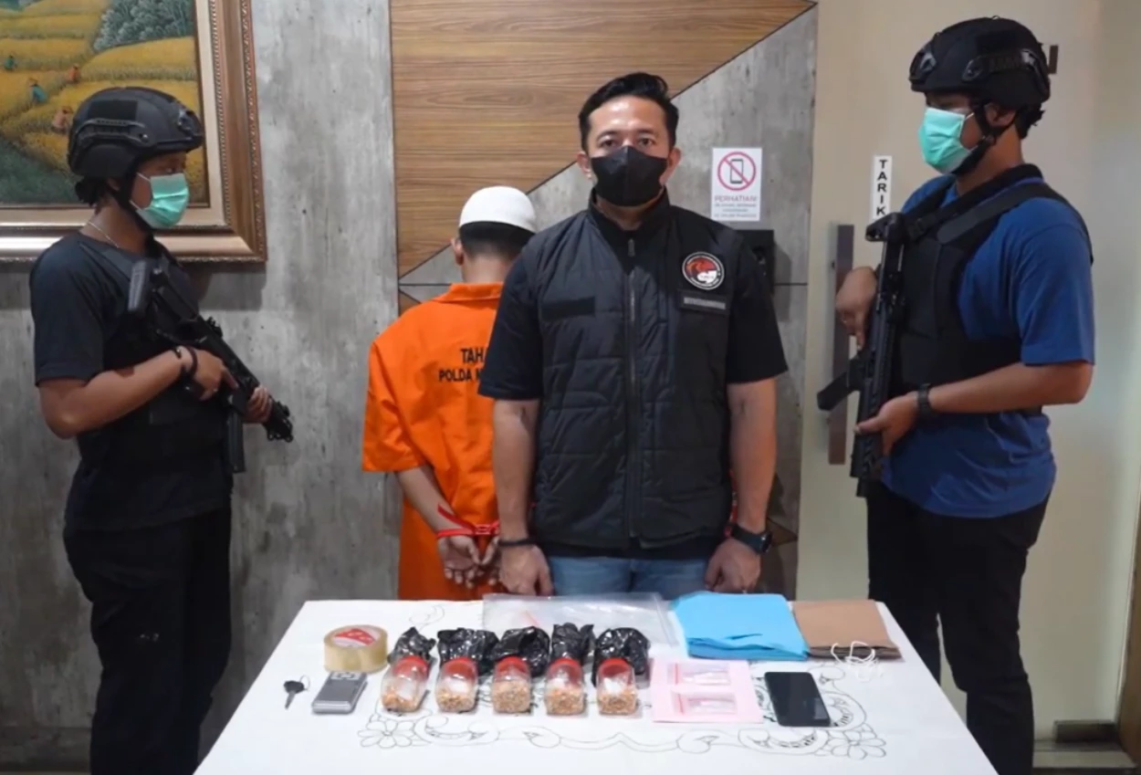 Polda Metro Bongkar Penyelundupan Sabu dalam Pakan Burung di Bekasi