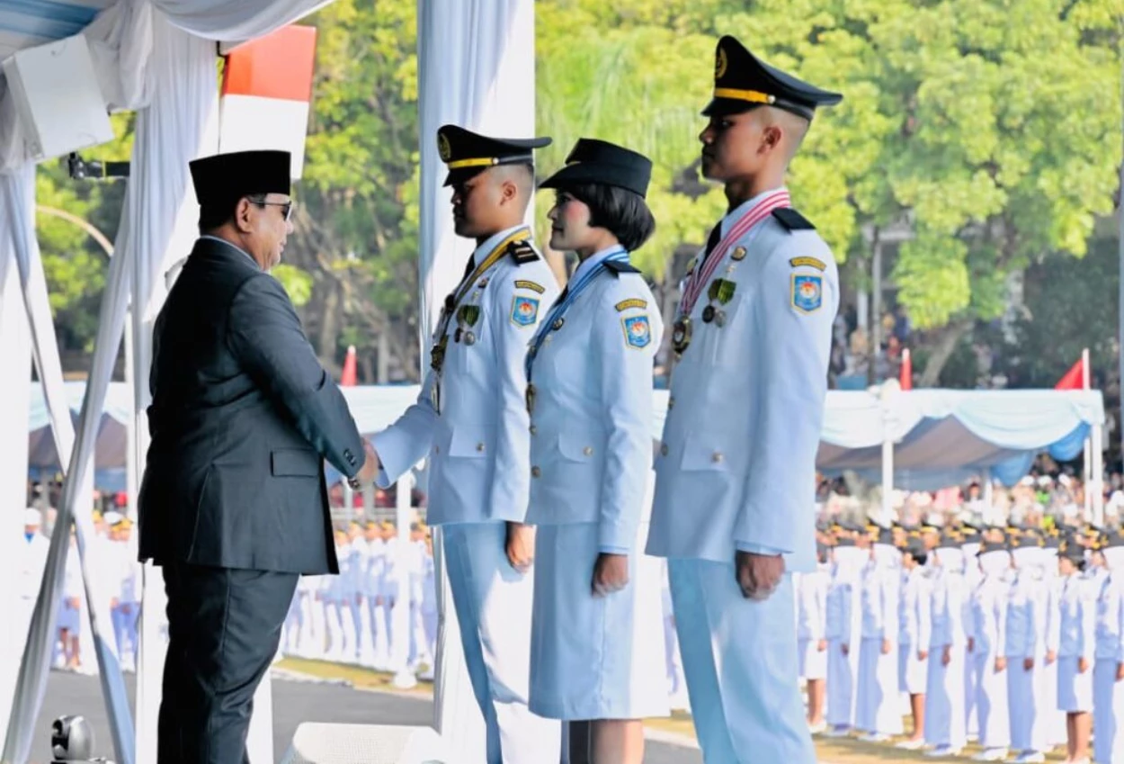 Prabowo Resmi Lantik 1.204 Pamong Praja Muda Lulusan IPDN