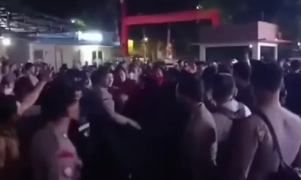 Rekan dan Keluarga Korban Tewas Bentrokan Datangi Polsek Menteng Ramai Ramai