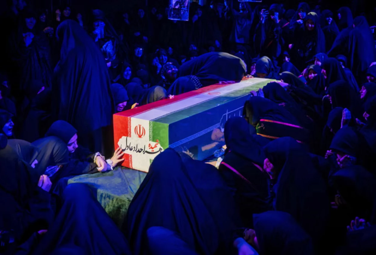 Ribuan Warga Beri Penghormatan Terakhir untuk Ayatollah Ali Khamenei