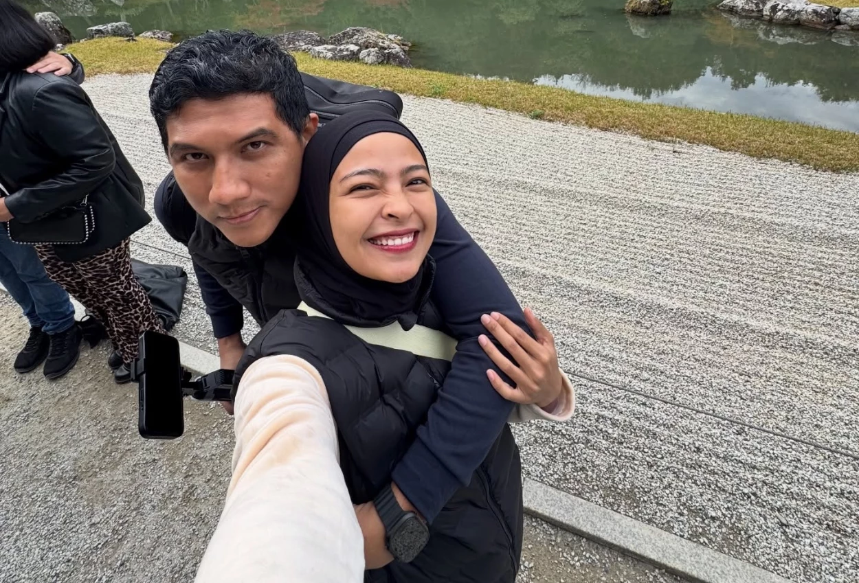 Suami Tantri Kotak Buka Suara usai Sang Istri Viral Dipeluk Pria Tak Dikenal saat Manggung