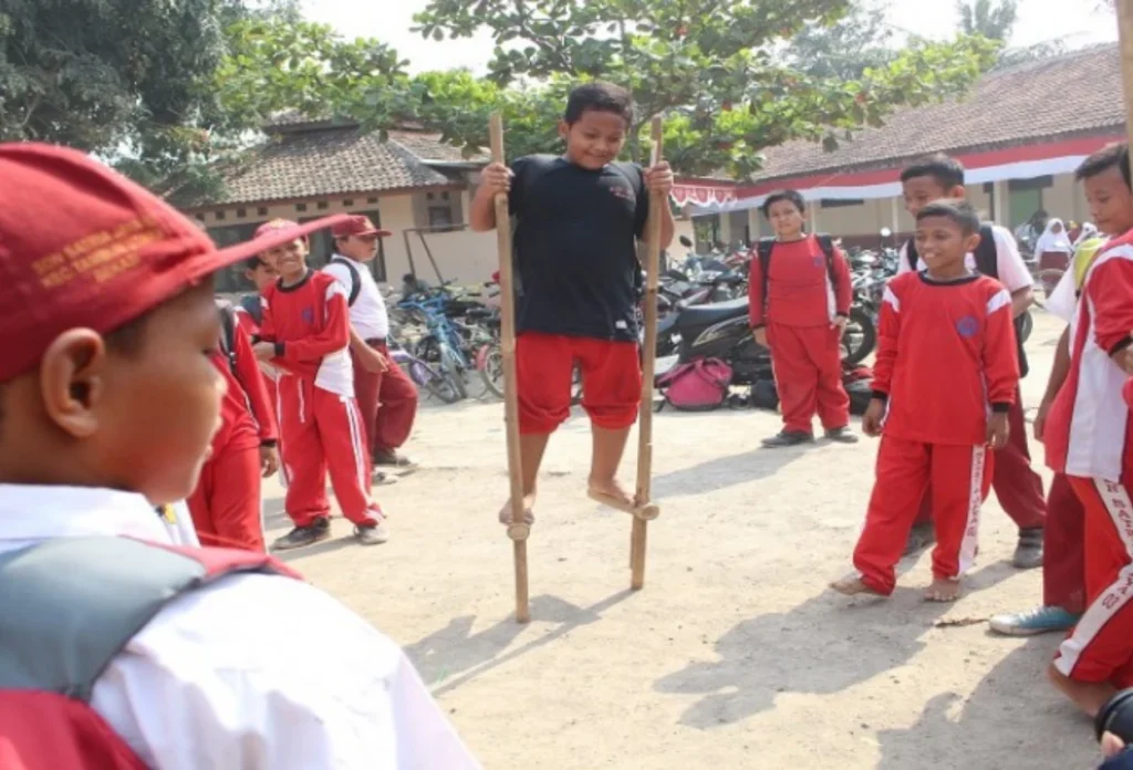 Tantangan dan Upaya Pelestarian Egrang di Era Modern