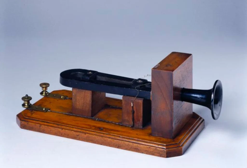 Telepon oleh Alexander Graham Bell (1877)