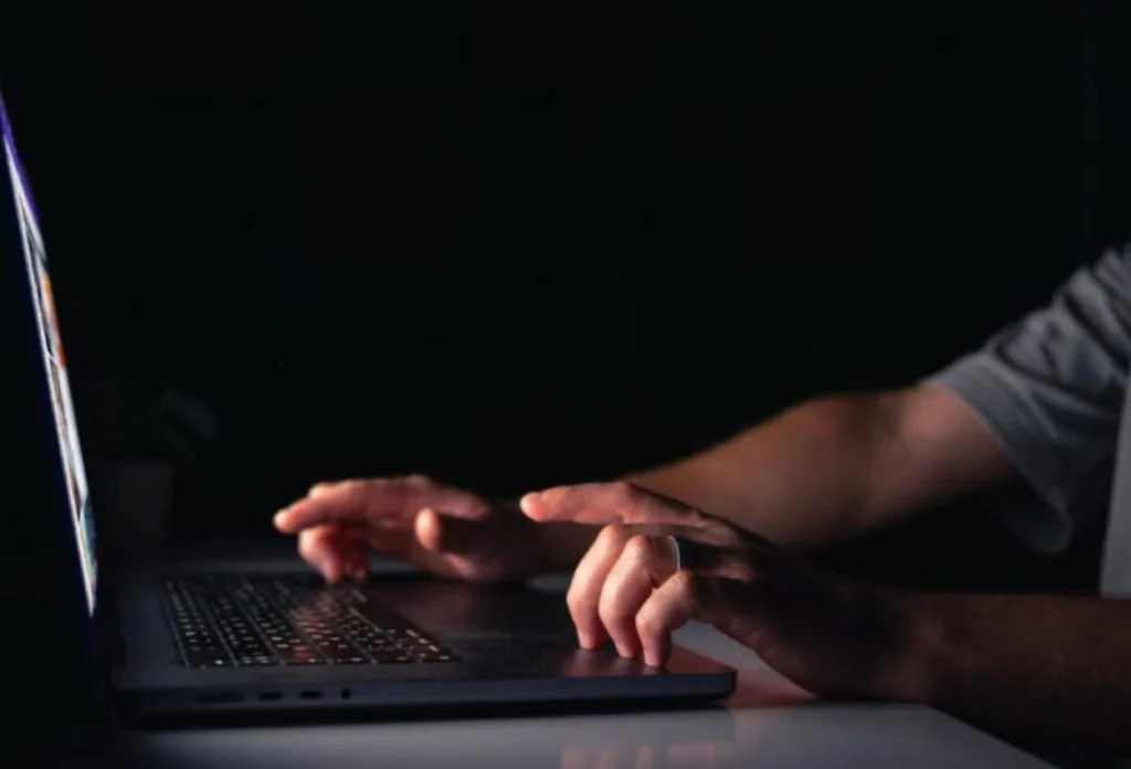 Tips Aman Menjelajah Dark Web