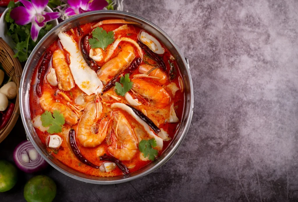 Tom Yum dari Thailand salah satu variasi hidangan dengan udang