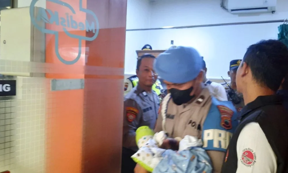 Viral! Bayi Laki Laki Ditemukan di KA Sancaka Jurusan Jogja Surabaya