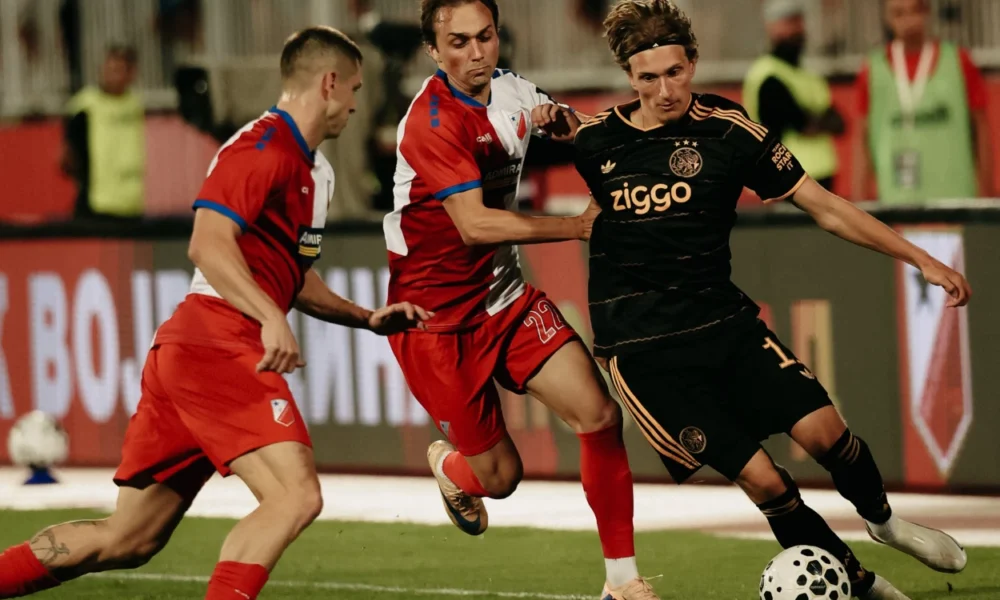 Vojvodina vs Ajax 1 4 Maarten Paes Lakukan Tiga Penyelematan Penting