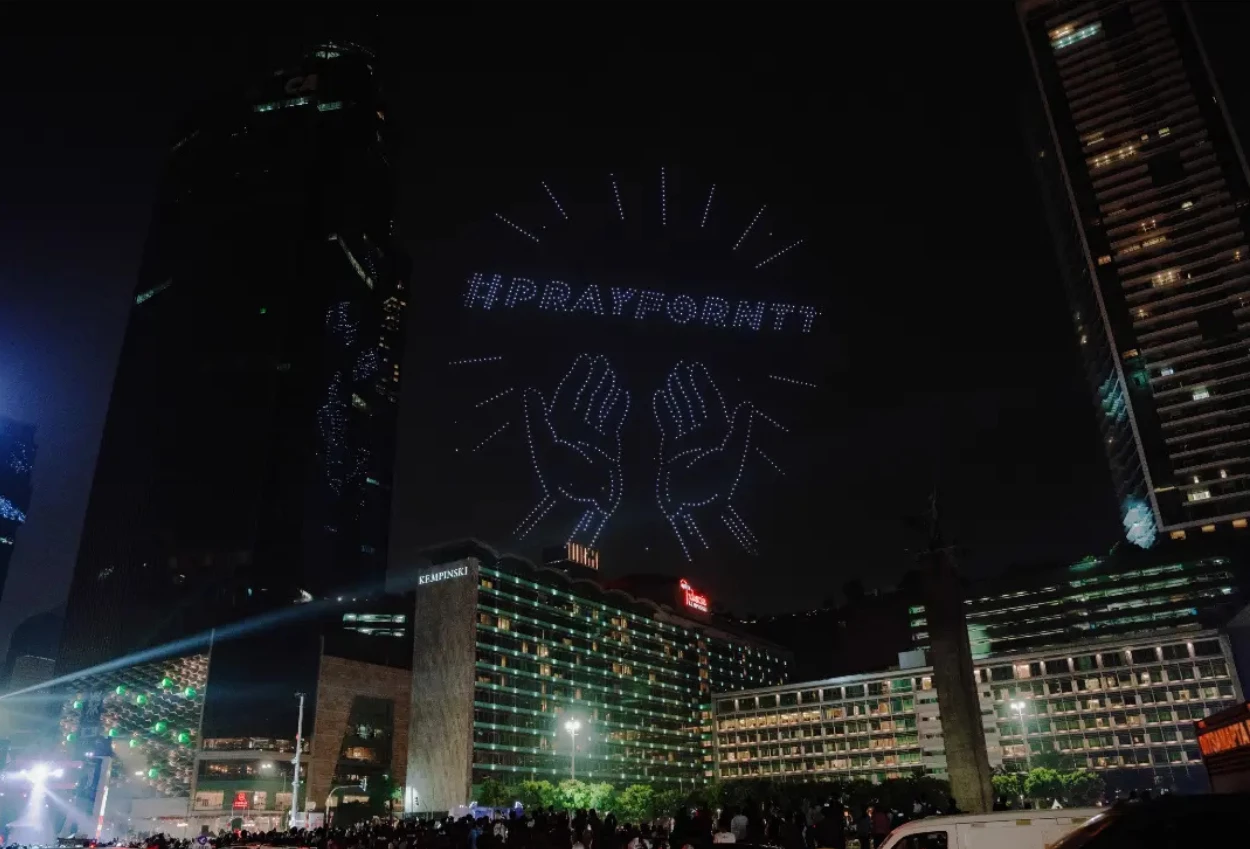 1.500 Drone Hiasi Malam Kemerdekaan di Bundaran HI, Bawa Pesan Pray for NTT