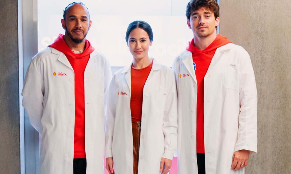 Bikin Iri! Pevita Pearce Foto Bareng Lewis Hamilton dan Charles Leclerc