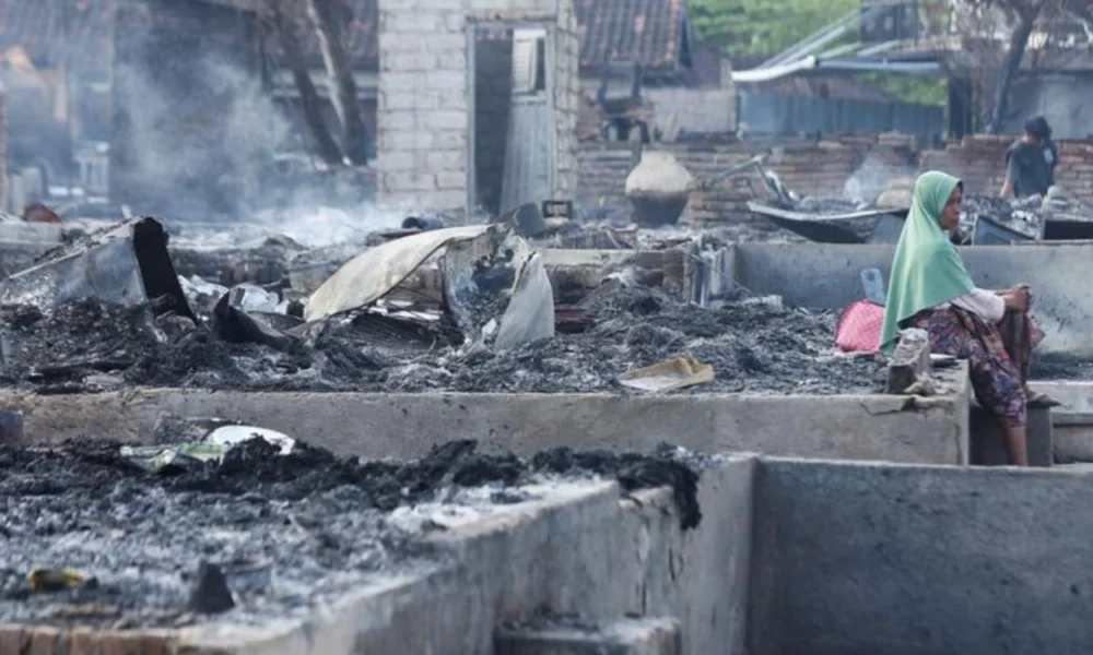 Desa Adat Sade di Lombok Terbakar, Ratusan Rumah Tradisional Ludes
