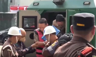 Febrie Adriansyah pakai Rompi Pink dan Diborgol saat Jalani Pemerikasaan di Kejagung