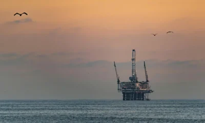 Harga Minyak Dunia Hari Ini 14 Agustus 2026 Turun Lebih dari 2%