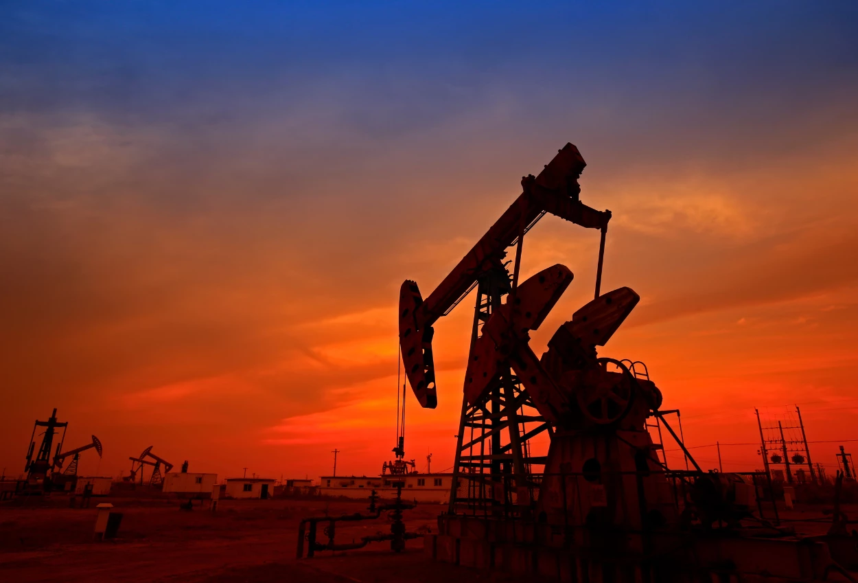 Harga Minyak Dunia Hari Ini 26 Agustus 2026 Anjlok, Brent Tinggalkan Level 90 Dolar per Barel