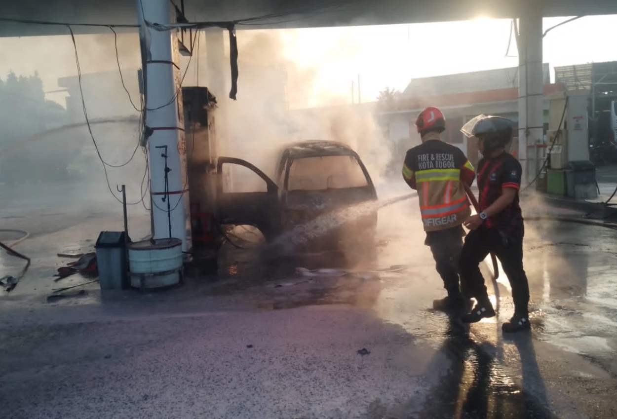 Mobil Terbakar saat Isi Pertalite di SPBU Cemplang Bogor, Satu Orang Luka