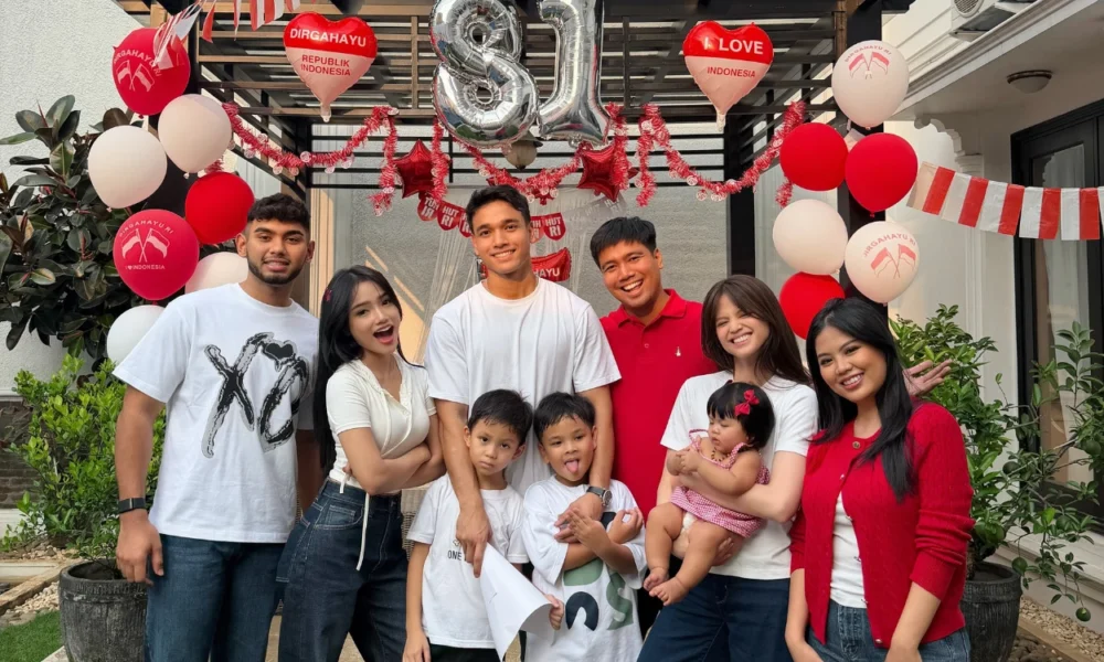 Momen Fuji Rayakan 17 Agustus bareng Keluarga dan Rakin Khan