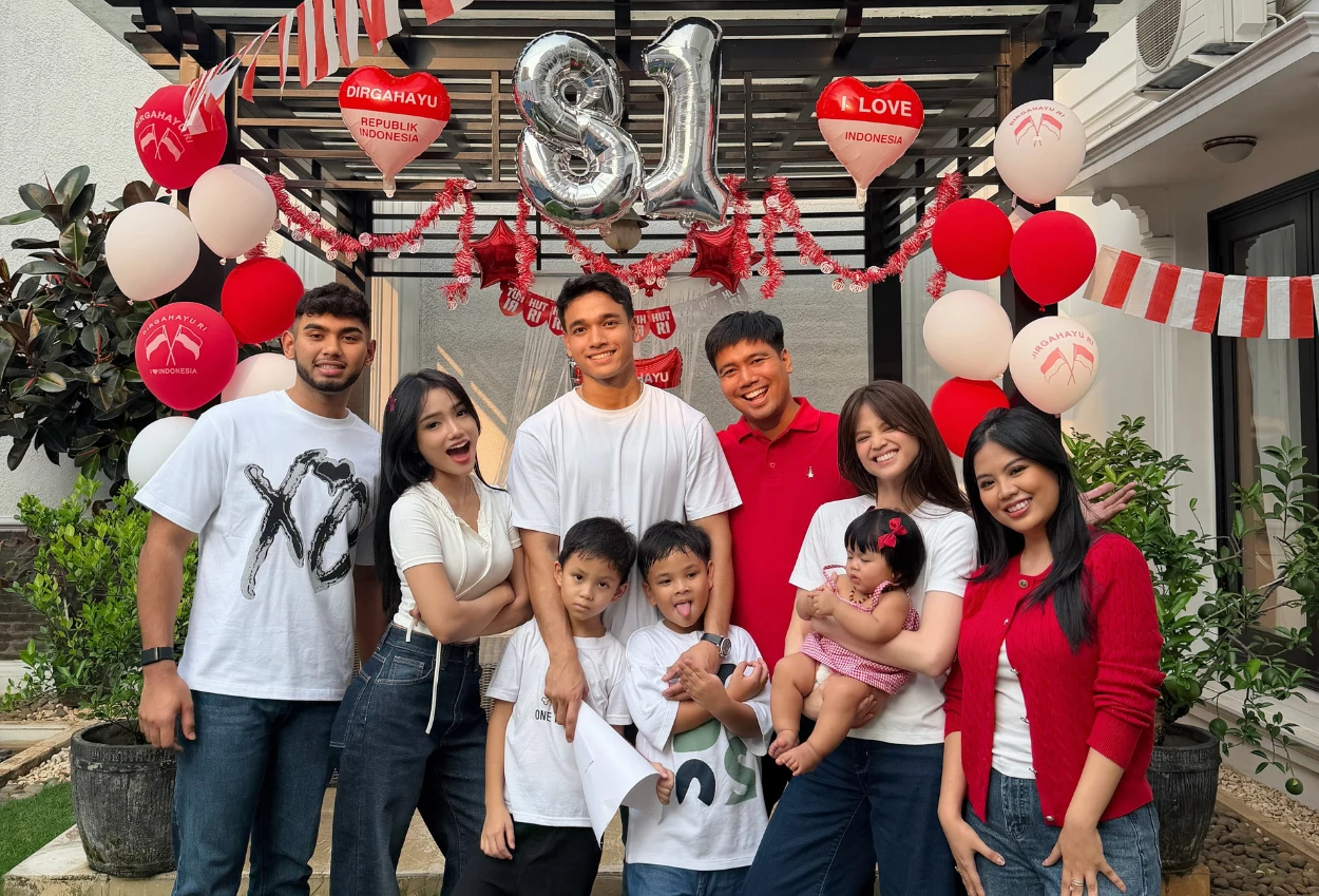 Momen Fuji Rayakan 17 Agustus bareng Keluarga dan Rakin Khan
