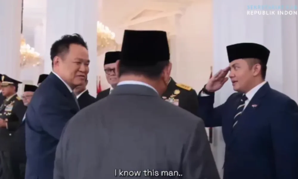 Momen Prabowo Kenalkan Seskab Teddy, PM Thailand I Know This Man