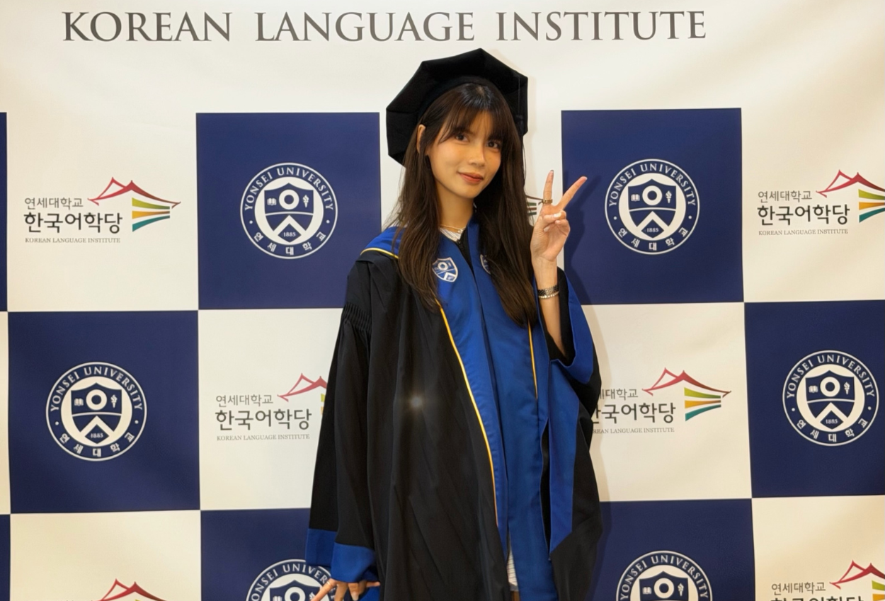 Momen Sabrina Chairunnisa Lulus Summer School di Korea
