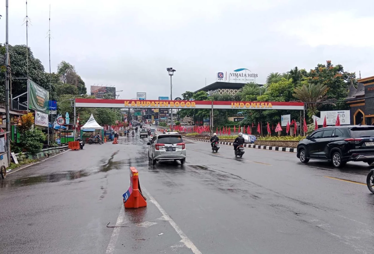 Pemkab Bogor Kaji Kereta Gantung dan Bus Listrik untuk Urai Kemacetan di Jalur Puncak