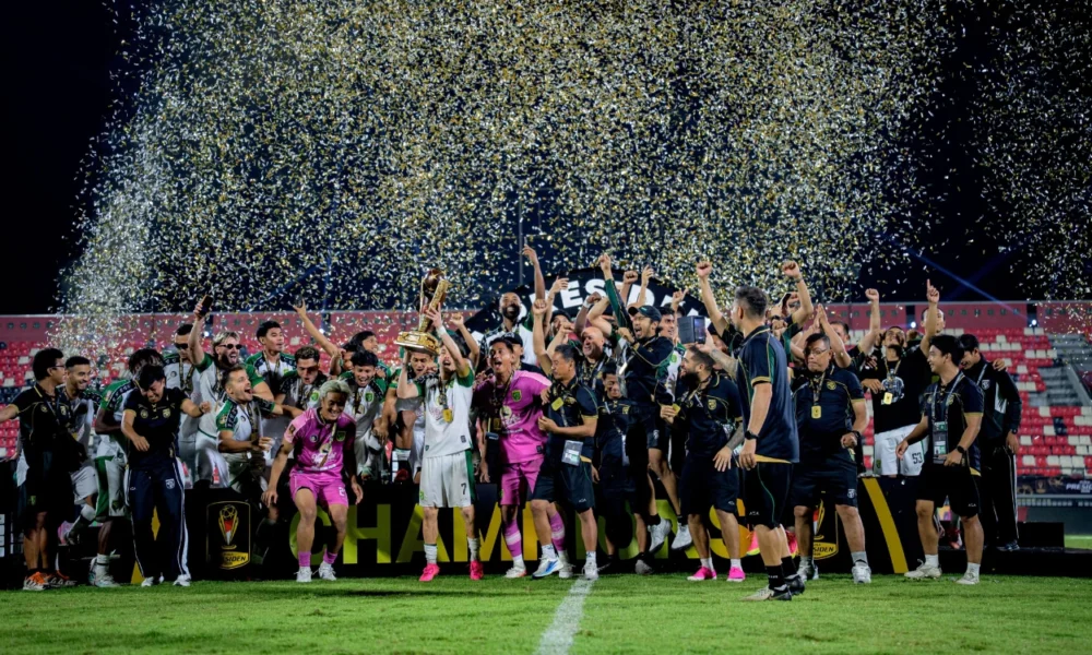 Persib vs Persebaya 1 1 (5 6) Persebaya Juara Piala Presiden