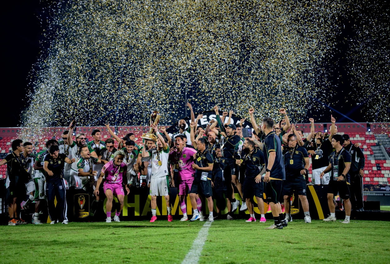Persib vs Persebaya 1 1 (5 6) Persebaya Juara Piala Presiden