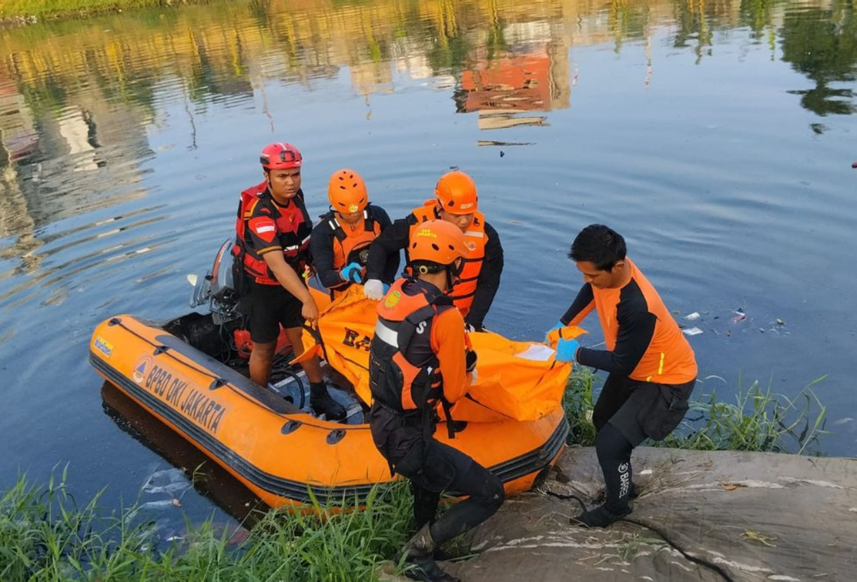 Remaja yang Tenggelam di Kali BKB Grogol Ditemukan 1,5 Km dari Titik Awal