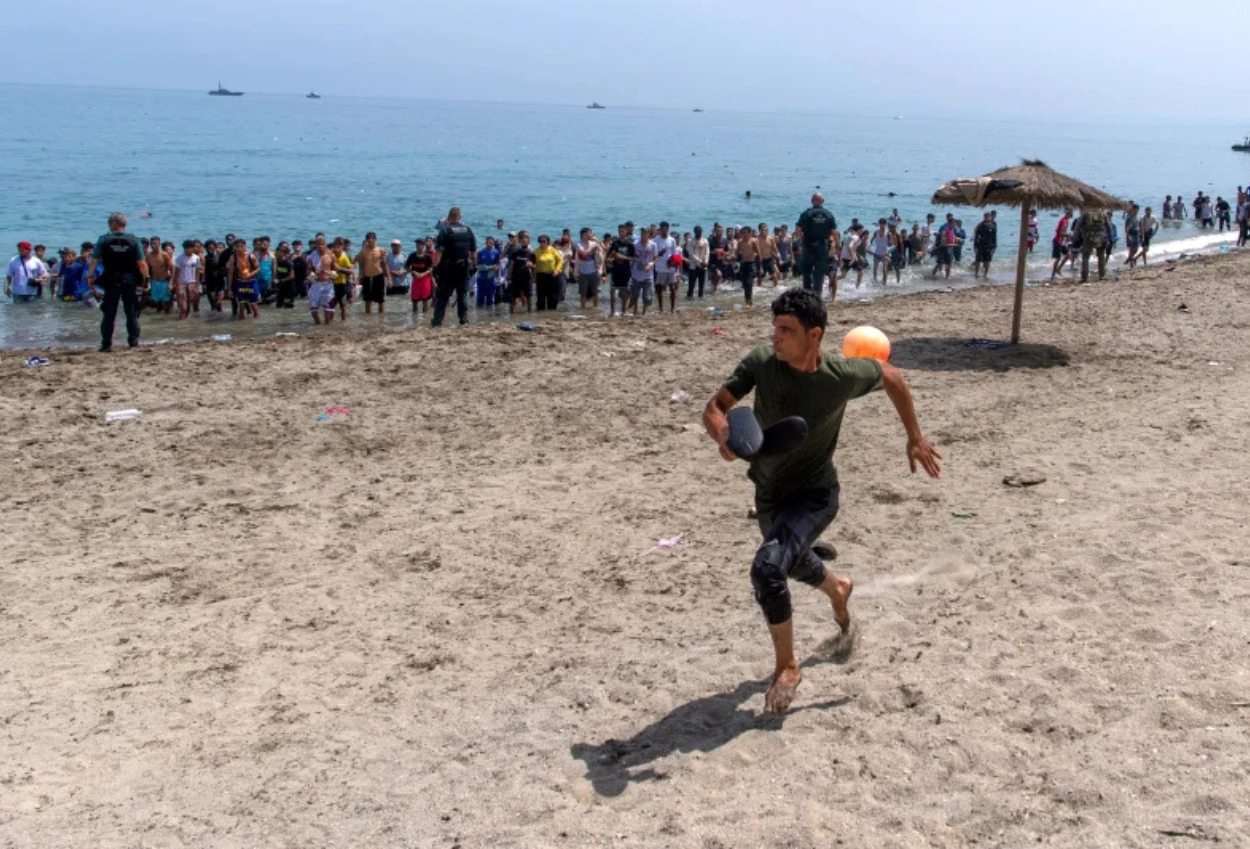 Ribuan Migran Maroko Serbu Spanyol lewat Laut, Apa Penyebabnya