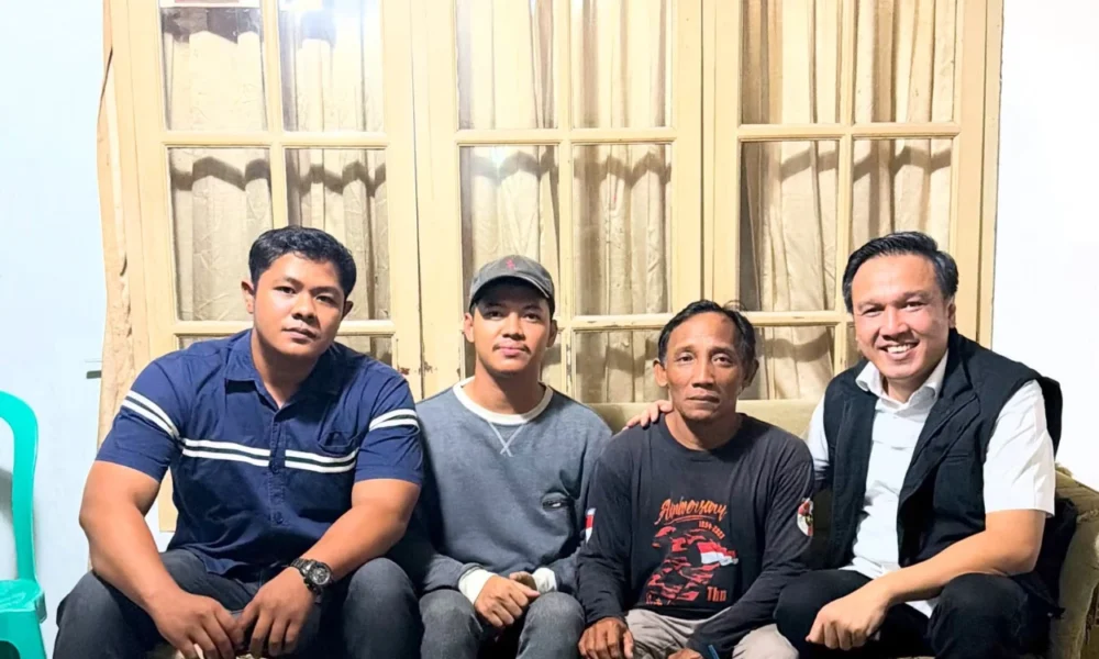 Sopir Alphard Datangi dan Minta Maaf ke Rumah Driver Ojol yang Motornya Sempat Dipukul Batu