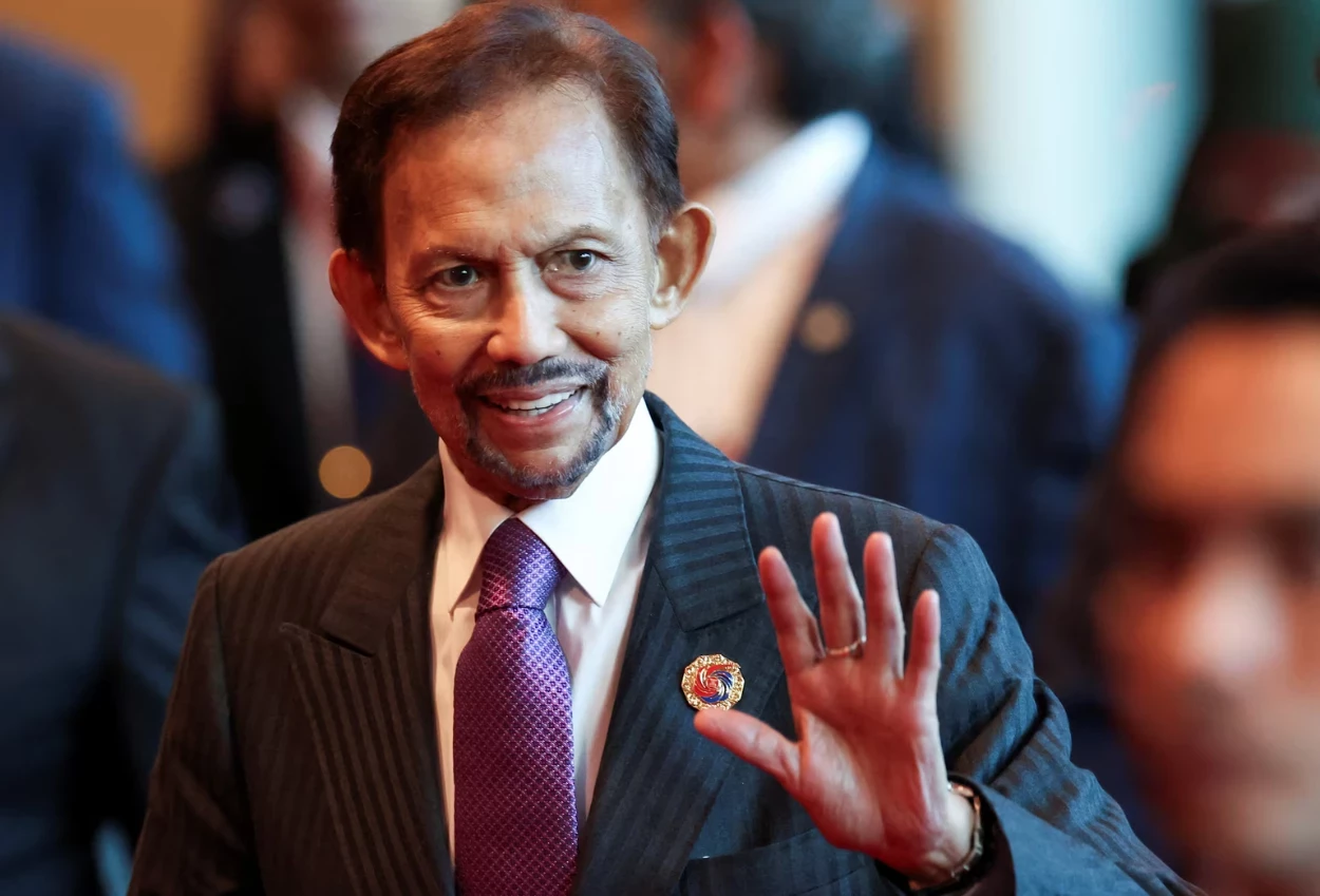 Sultan Brunei Hassanal Bolkiah Cabut Gelar Kerajaan Menantunya karena Perlakuan Tak Pantas