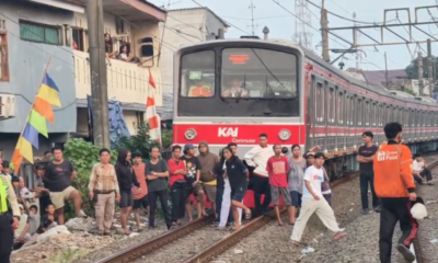 Tawuran Dua Kelompok Warga di Dekat Rel Tebet, Perjalanan KRL Jalur Bogor Jakarta Sempat Terganggu