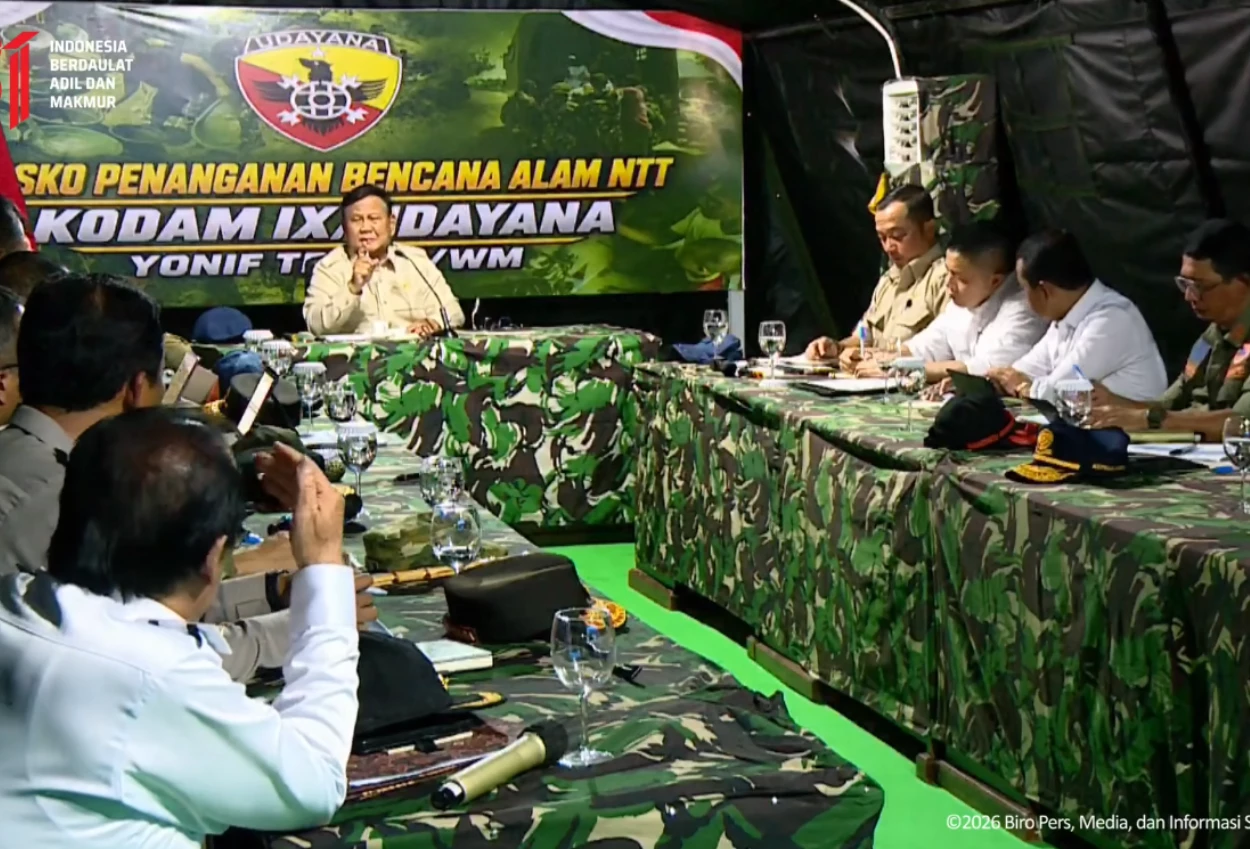 Tiba di NTT, Prabowo Langsung Pimpin Rapat Penanganan Bencana