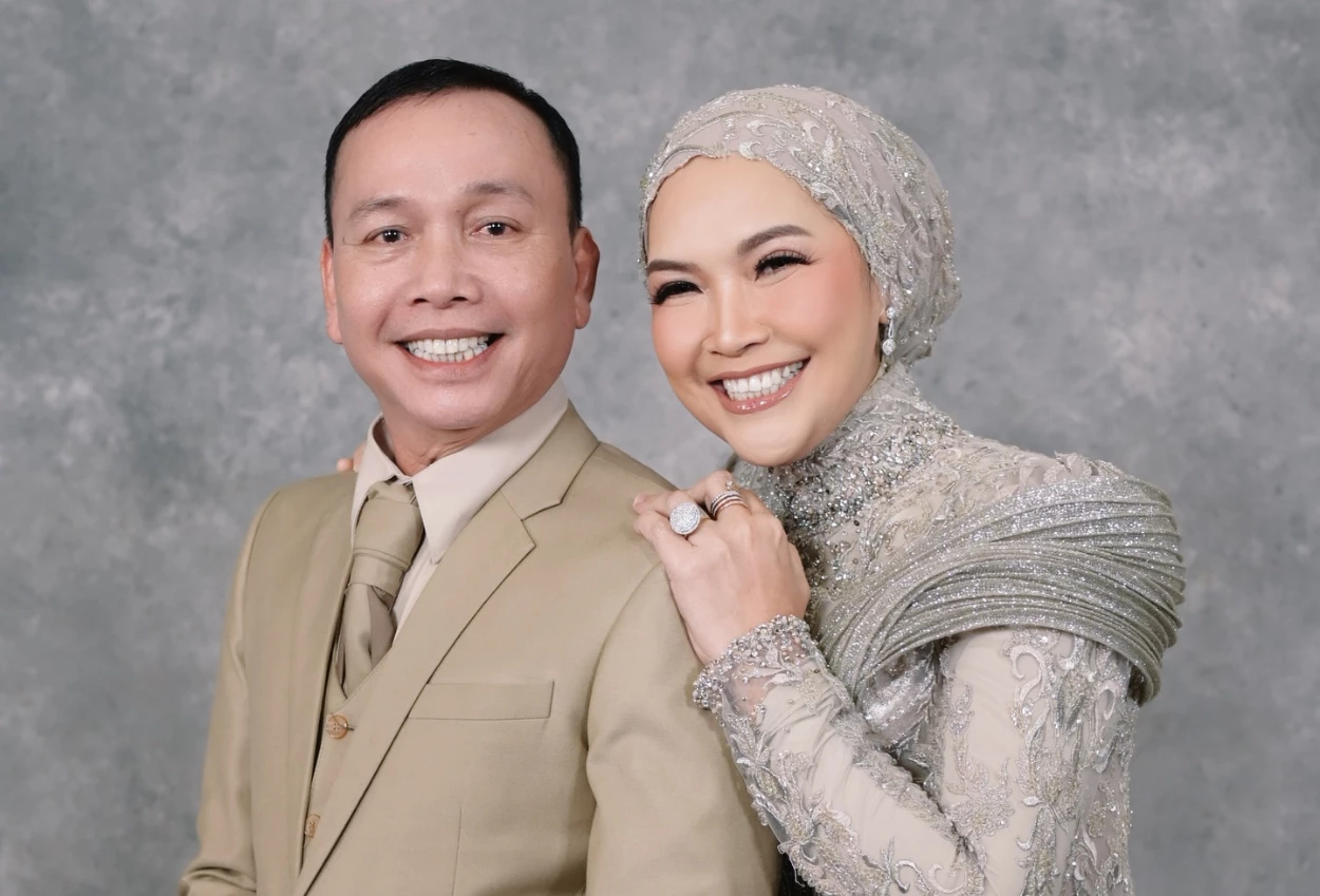 Ayah Ojak Buka Suara soal Ibunda Ayu Ting Ting Unggah Story Tak Pakai Hijab