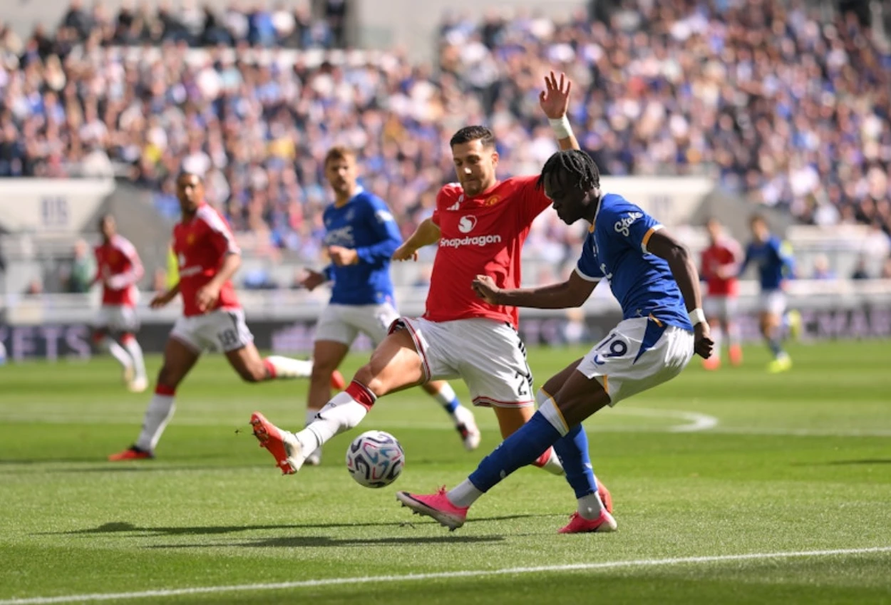 Everton vs Man Utd 2 2 Gol Menit Akhir Everton Buyarkan Kemenangan Setan Merah