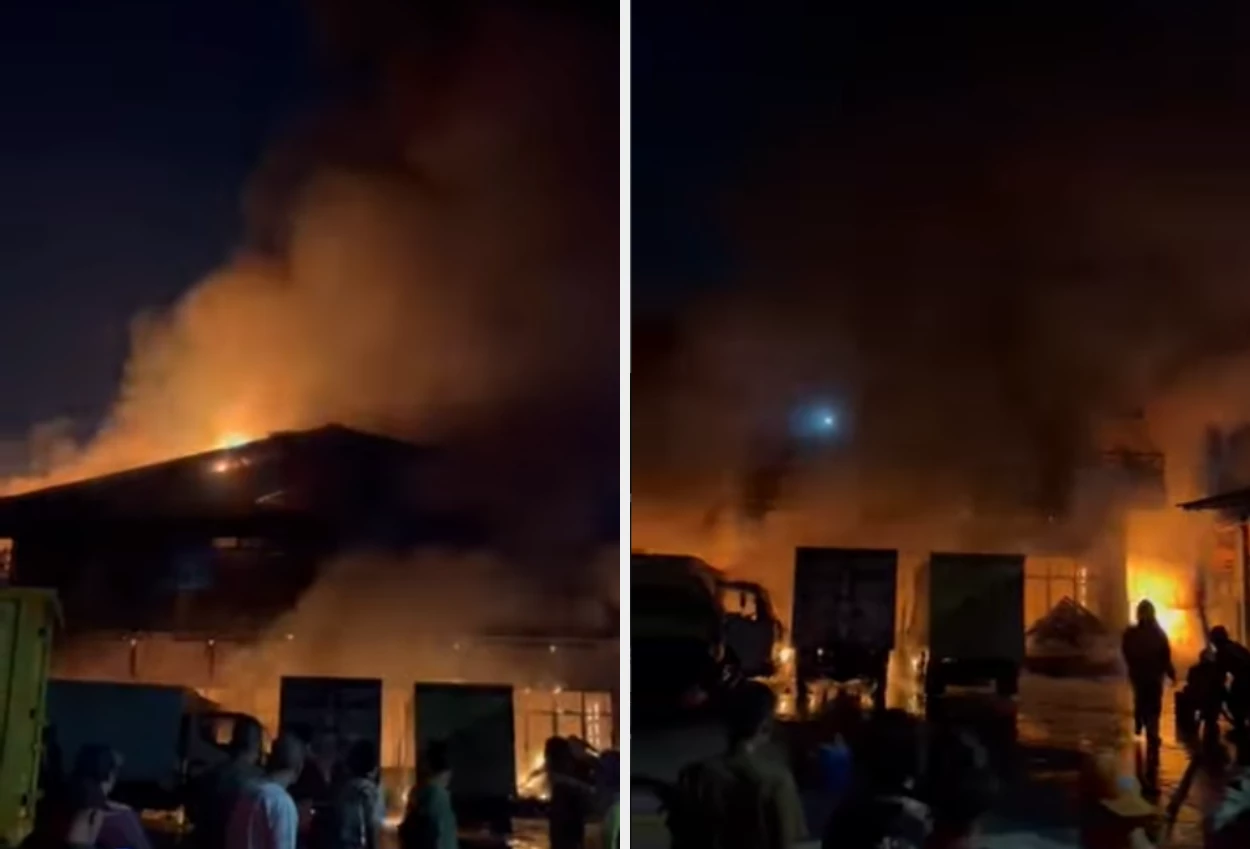 Gudang Penyimpanan di Karet Kuningan Terbakar, 20 Unit Damkar Dikerahkan