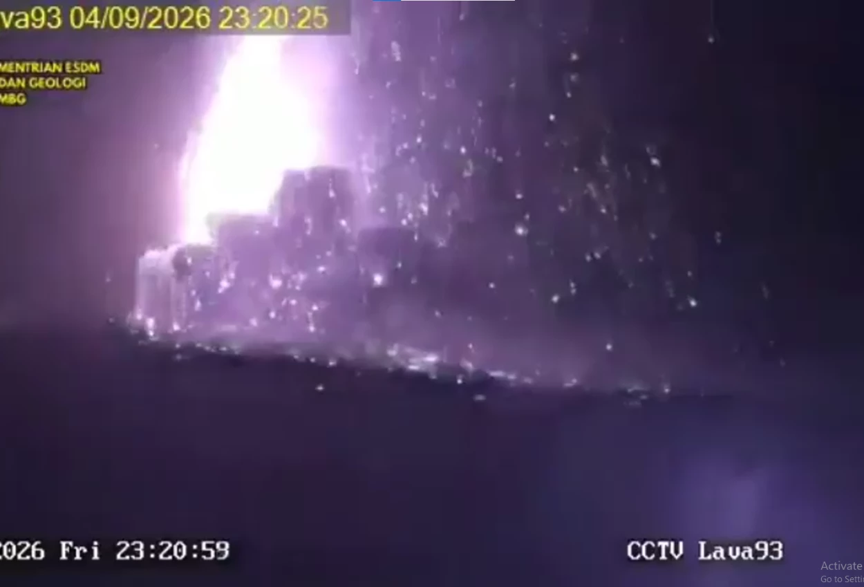 Gunung Anak Krakatau Erupsi, Keluarkan Lava dan Dentuman