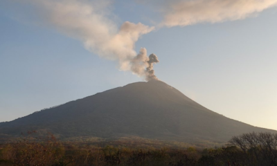Gunung Ili Lewotolok Erupsi, Keluarkan Dentuman dan Kolom Abu Capai 600 Meter