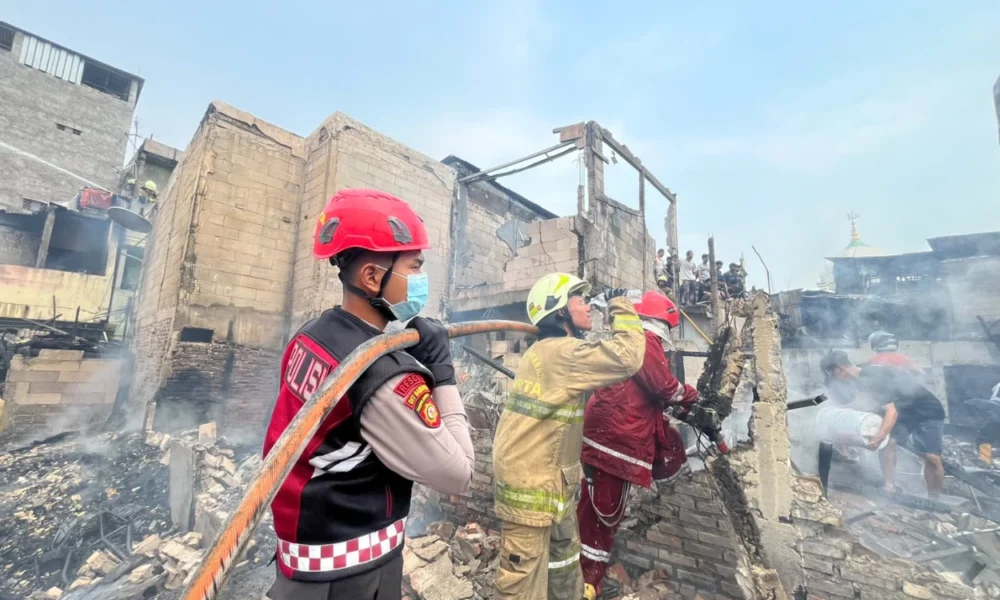 Kebakaran Kampung Muka Ancol, 20 Rumah Warga Hangus Terbakar