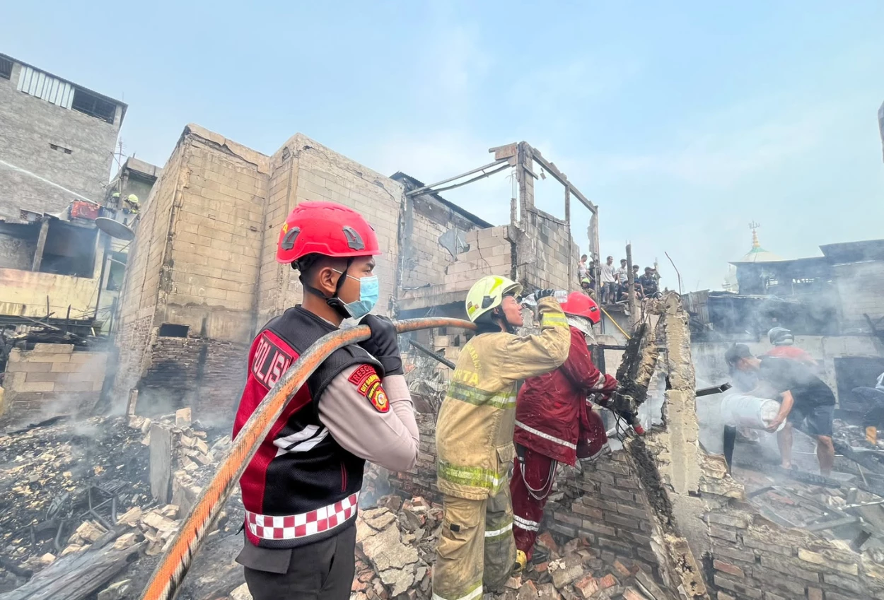 Kebakaran Kampung Muka Ancol, 20 Rumah Warga Hangus Terbakar