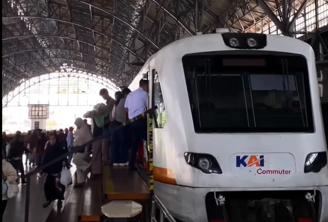 Kereta Bandara Dioper jadi KRL Pink Line Priok—Kota, Tarifnya Tetap
