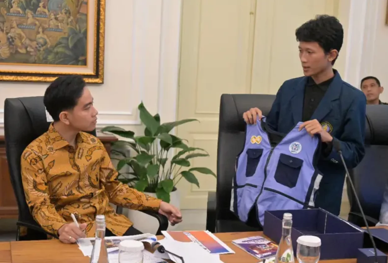 Kunjungan ke Istana, Mahasiswa UB Perkenalkan Rompi Anti Tantrum ke Wapres Gibran