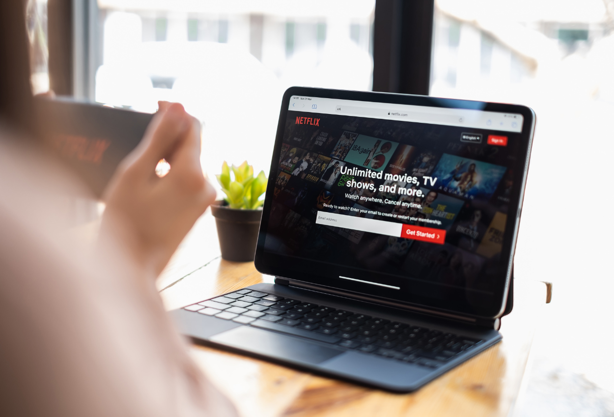LK21 vs Netflix Apa Bedanya