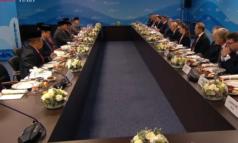 Momen Prabowo Hadiri Jamuan Makan Siang bersama Putin jelang EEF ke