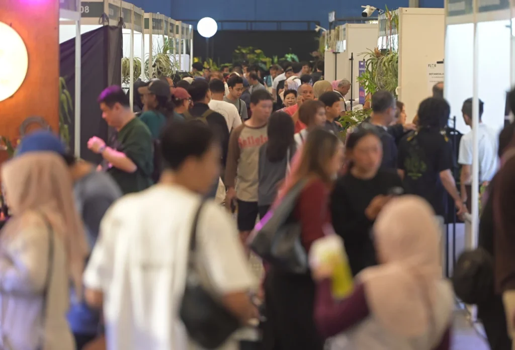 Pengunjung yang datang di FLOII Expo